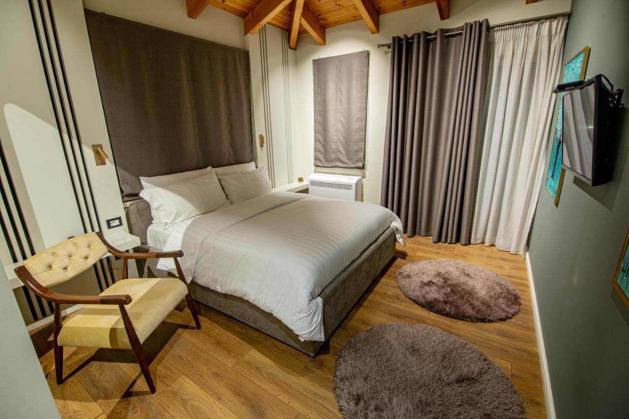 Tree Hotel Korce Esterno foto